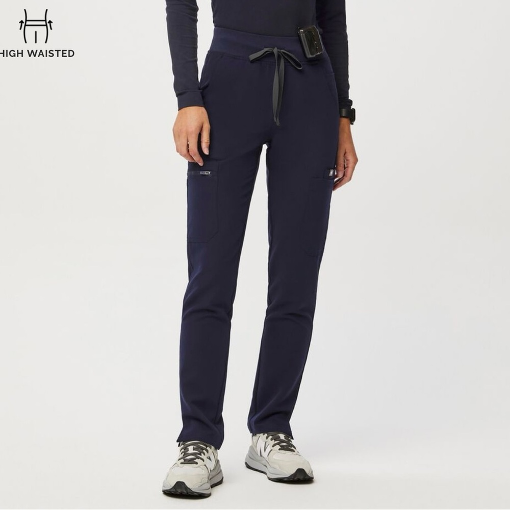 High Waisted Yola Skinny Scrub Pants. Size Medium. Regular Length.